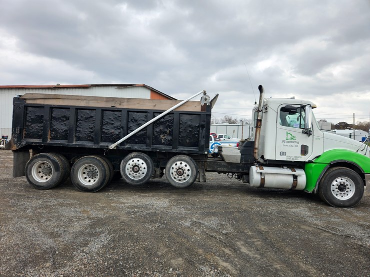 freightliner-columbia-120-image-25