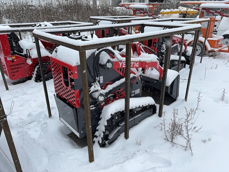 new-agt-ysrt14-mini-track-loader-image-3