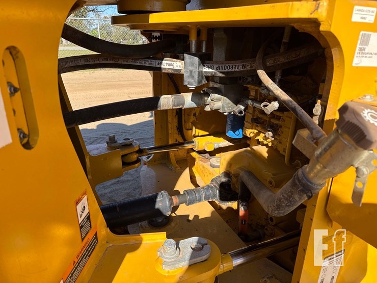 2022-deere-624-p-tier-image-15