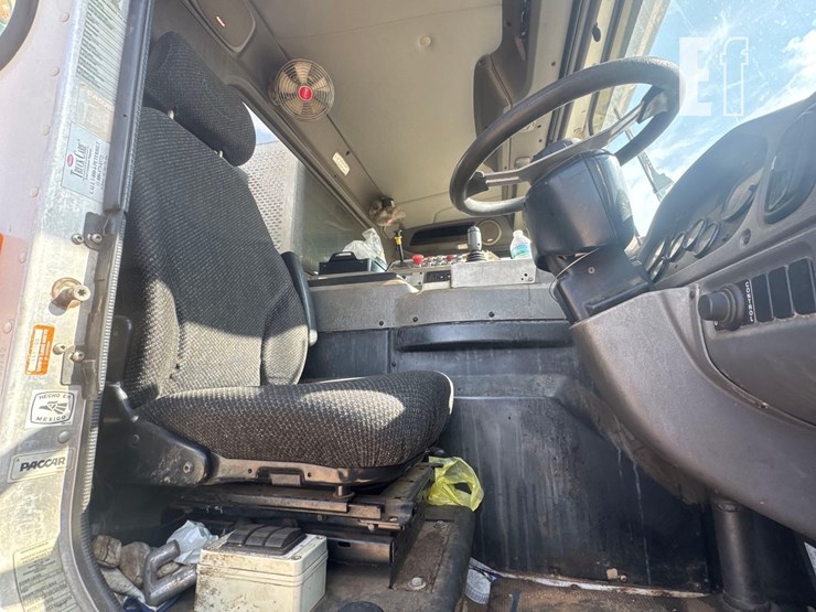 2019-peterbilt-garbage-truck-image-20