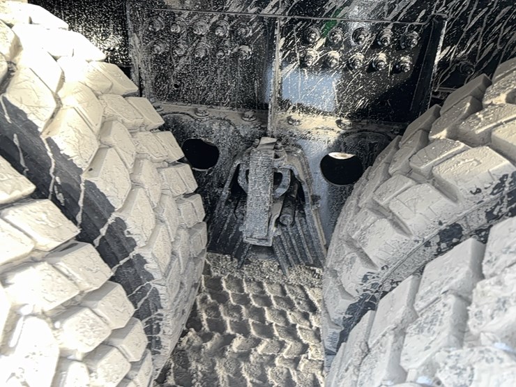 peterbilt-567-image-10