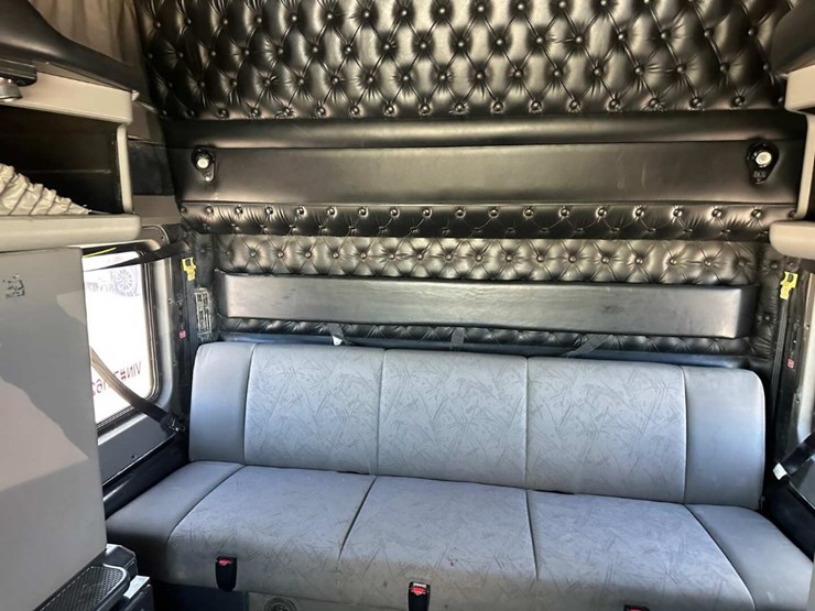 2007-kenworth-w900b-image-13