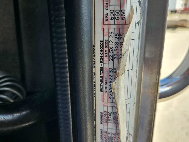 2009-peterbilt-365-image-67