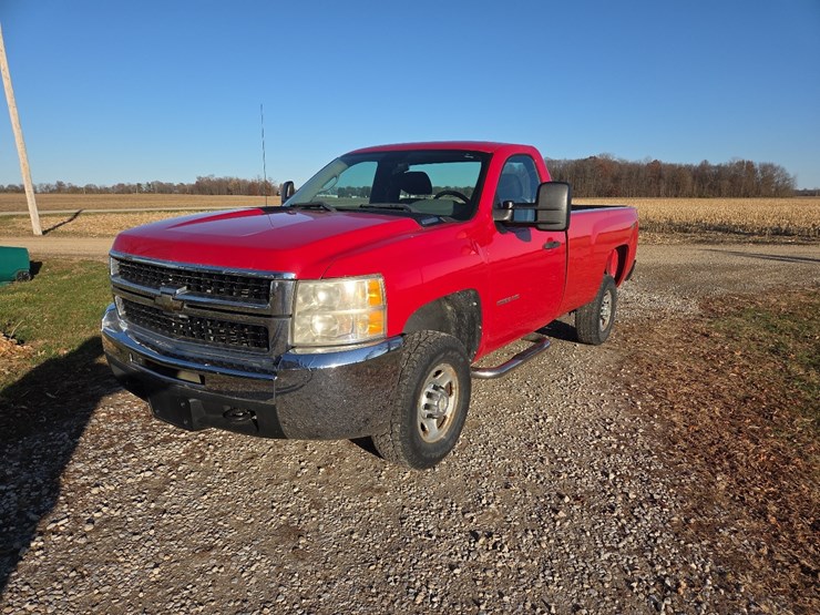 2010-chevrolet-2500hd-image-1