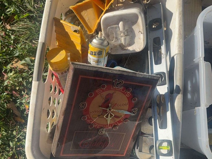 level,-wheel-chalks,-cleaning-supplies,-and-misc.-tools-image-4