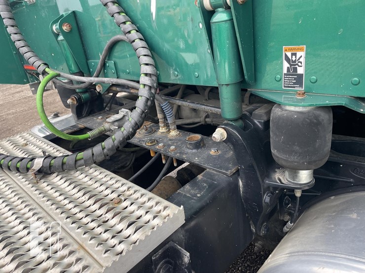 2009-peterbilt-386-image-10