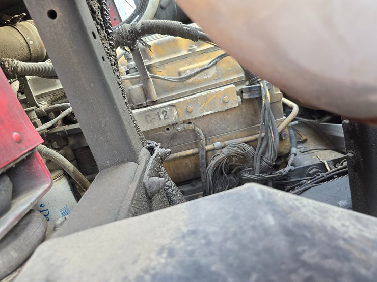 2005-peterbilt-320-image-60