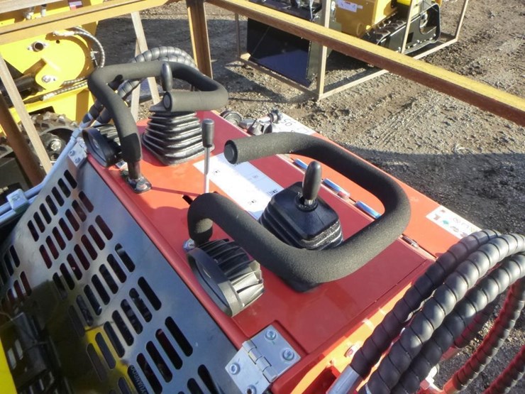 2025-agt-lrt23-skid-steer-track-loader-image-14