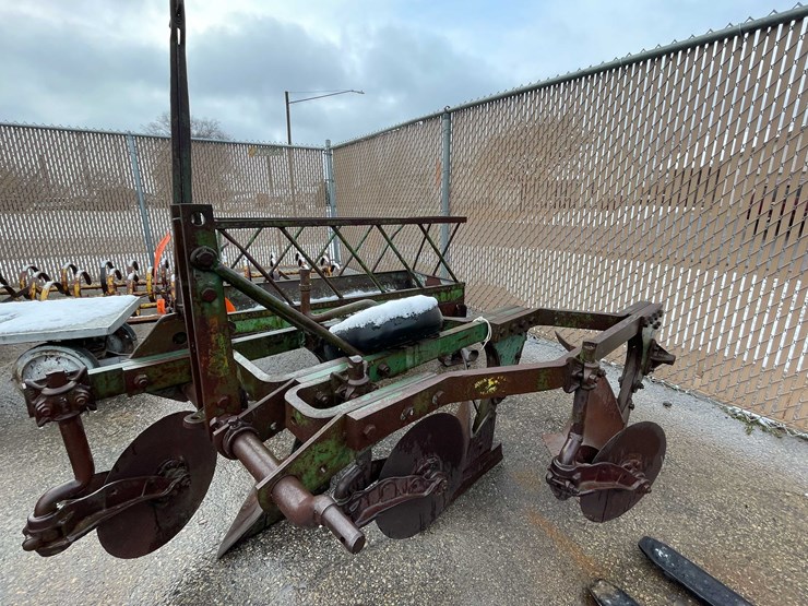 #6108-•-j.d-f313-plow-(o12)-image-1