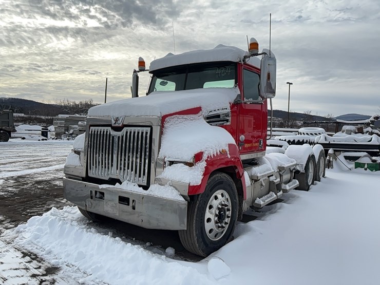 2017-western-star-4700sf-image-1