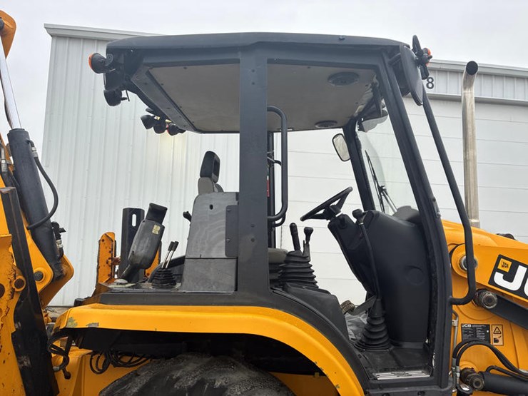 jcb-3cx-image-28