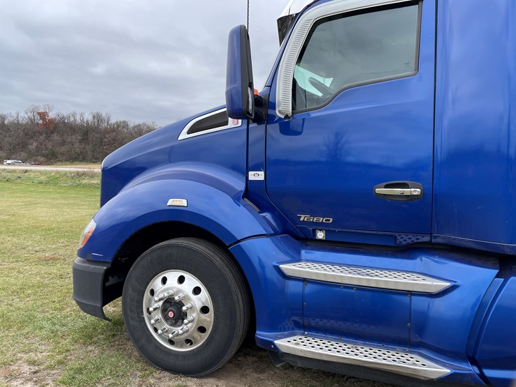 kenworth-t680-image-19
