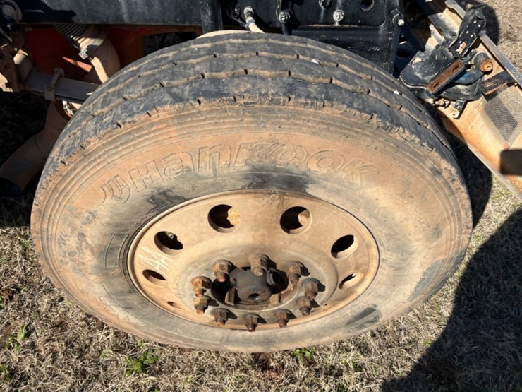 2011-peterbilt-367-image-11