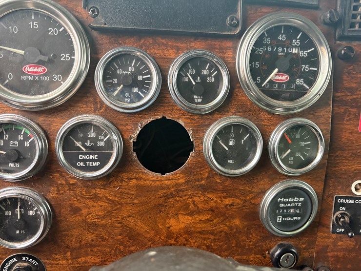 2000-peterbilt-378-image-17