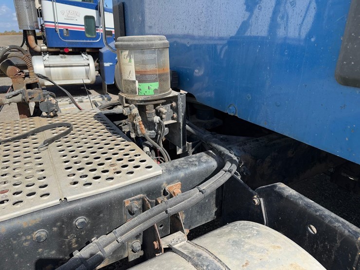 2016-kenworth-t880-image-19