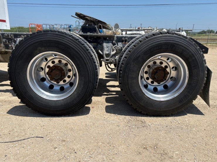 2016-kenworth-t660-image-12