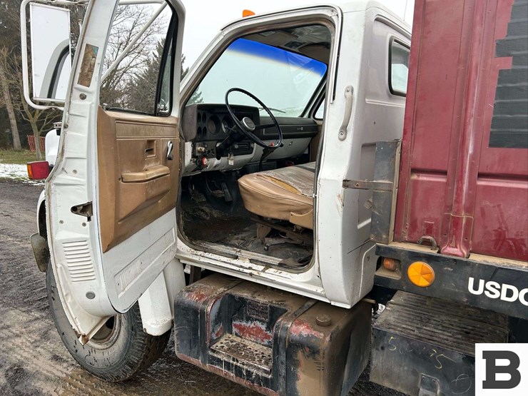 1981-gmc-grain-truck-image-3