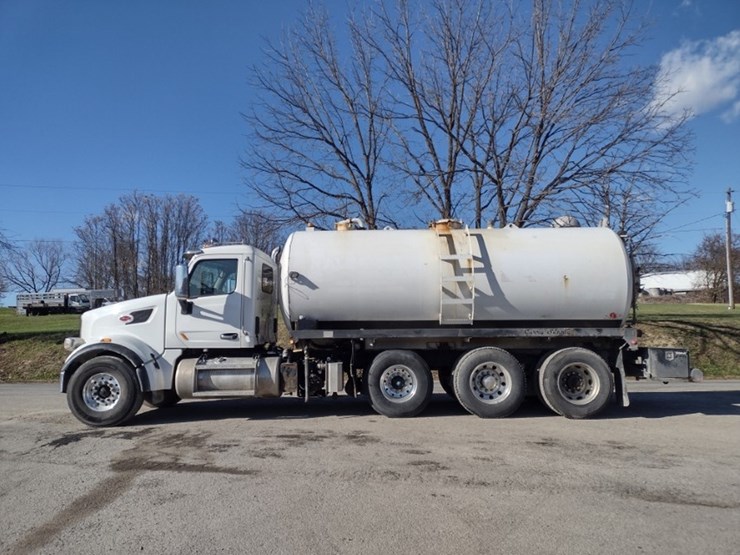 peterbilt-567-image-1