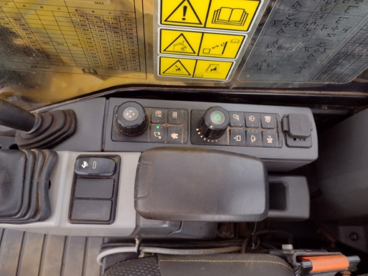 caterpillar-307.5-image-10