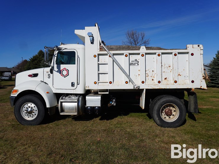 peterbilt-335-image-8