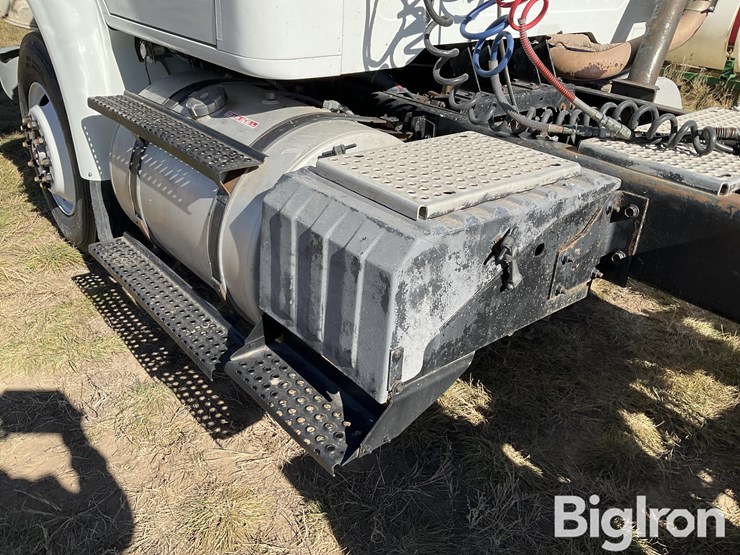 1996-international-8100-image-15