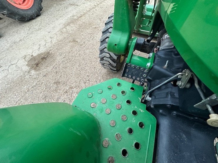 john-deere-4105-image-48