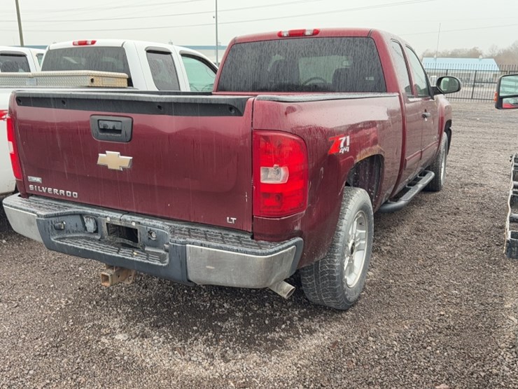 #3016-•-2009-chevrolet-silverado-pickup-truck-image-8