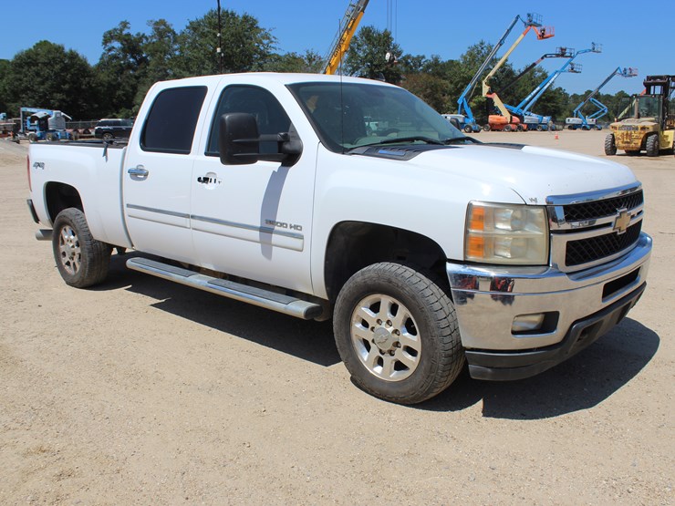 2012-chevrolet-3500hd-image-2