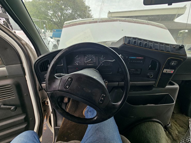 #21244-•-1996-ford-econoline-shuttle-bus-(non-runner)-image-27