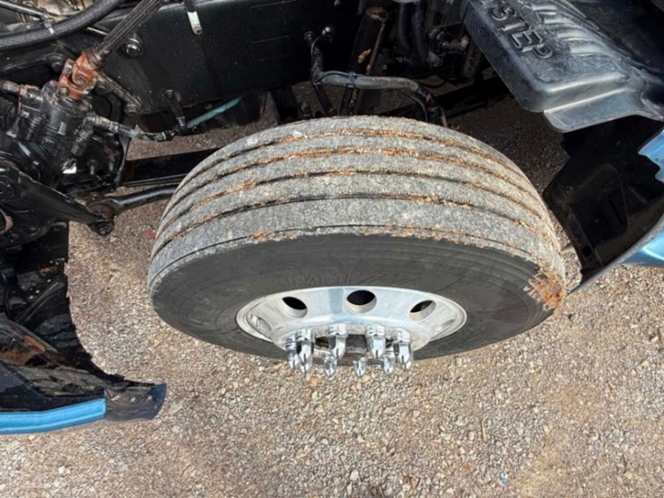 2014-peterbilt-579-image-12