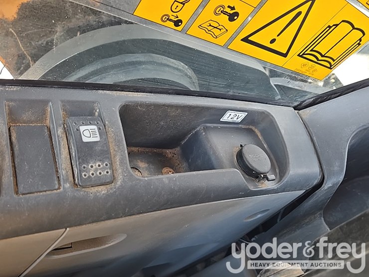 2021-case-cx210-lc-image-202