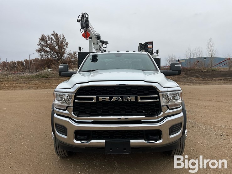 2024-ram-5500-heavy-duty-4x4-service-truck-w/tiger-crane-image-2