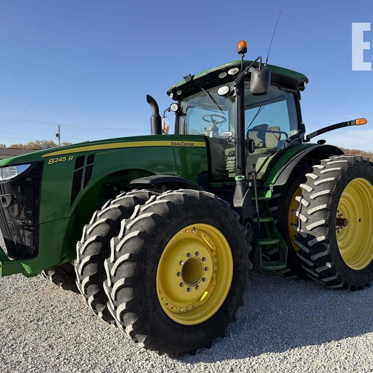 JOHN DEERE 8245R