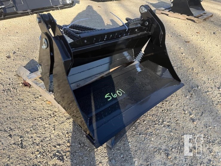 mini-skid-steer-4-in-1-bucket-image-1