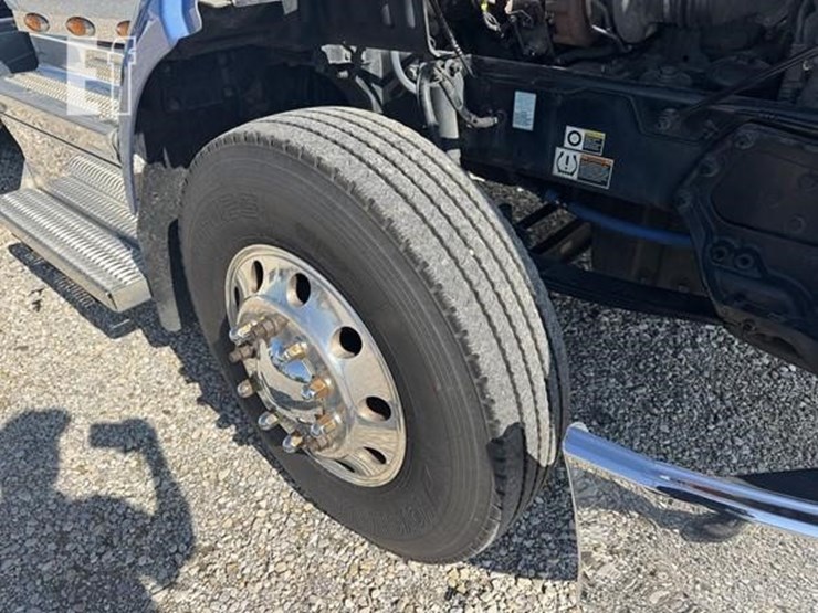 2019-peterbilt-579-image-26