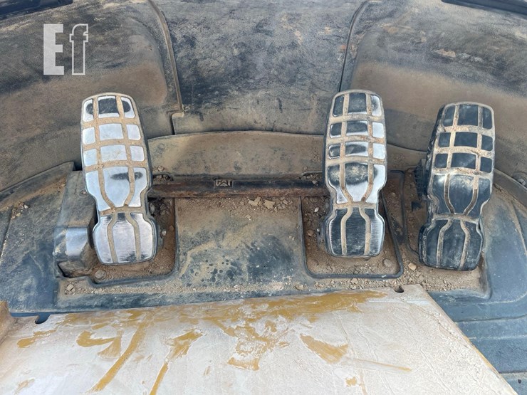 2014-caterpillar-966k-image-36