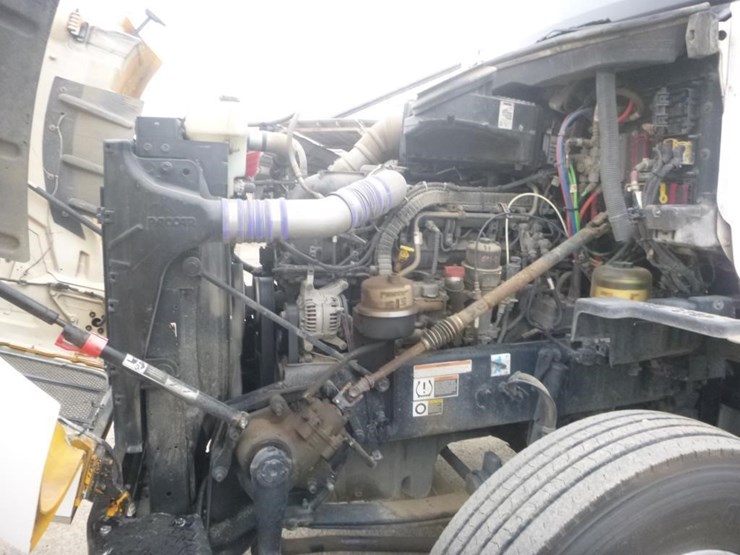 2019-peterbilt-567-image-21