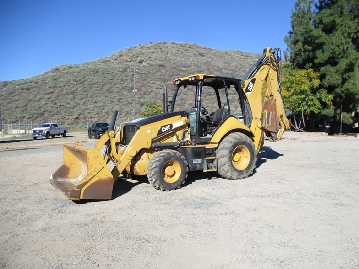 2017-caterpillar-450f-image-1