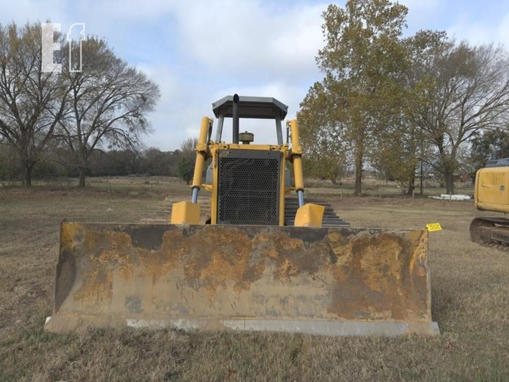 komatsu-d65px-12-image-2