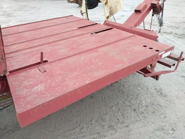 new-holland-1033-image-4