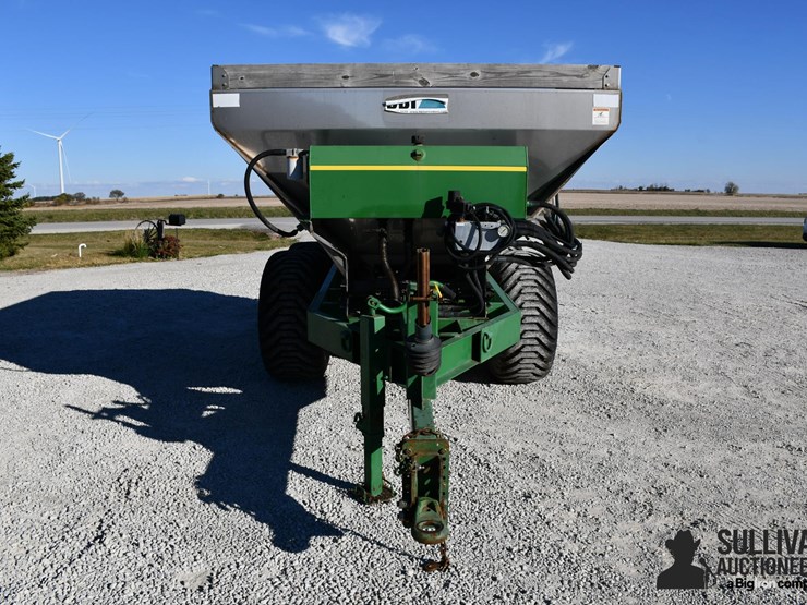 bbi-magnaspread-pull-type-spreader-image-2