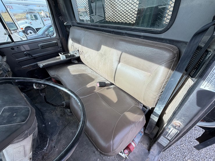 international-4700-image-17