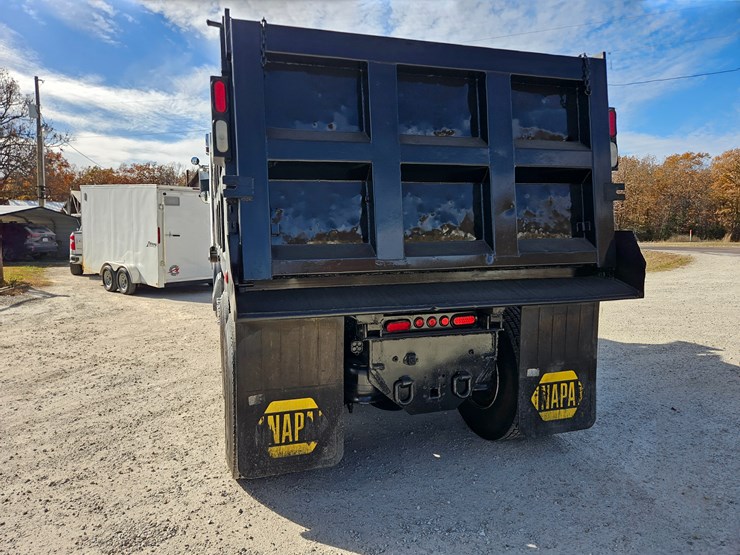 2009-peterbilt-365-image-15