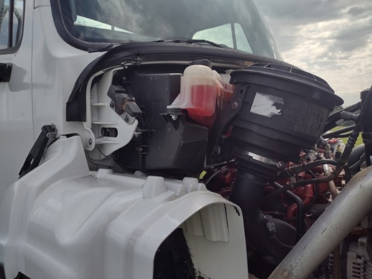 freightliner-m2-106-image-18