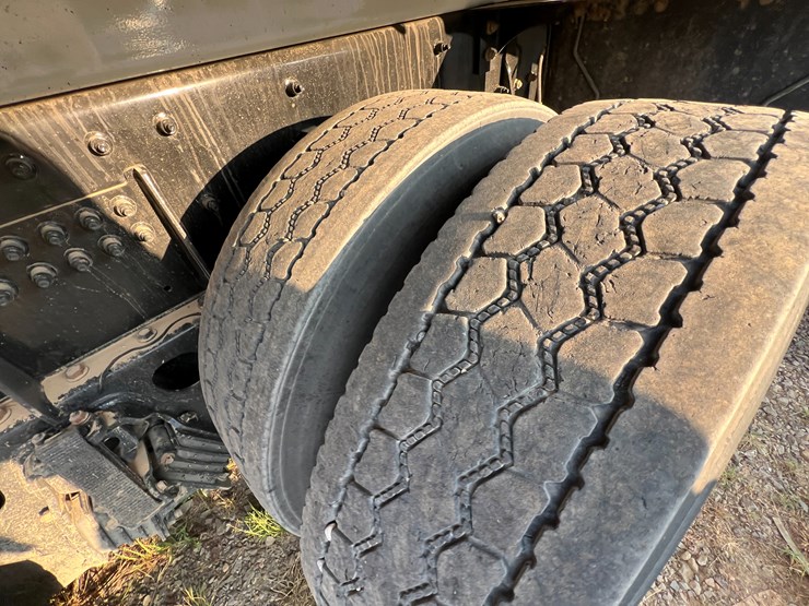 peterbilt-520-image-14