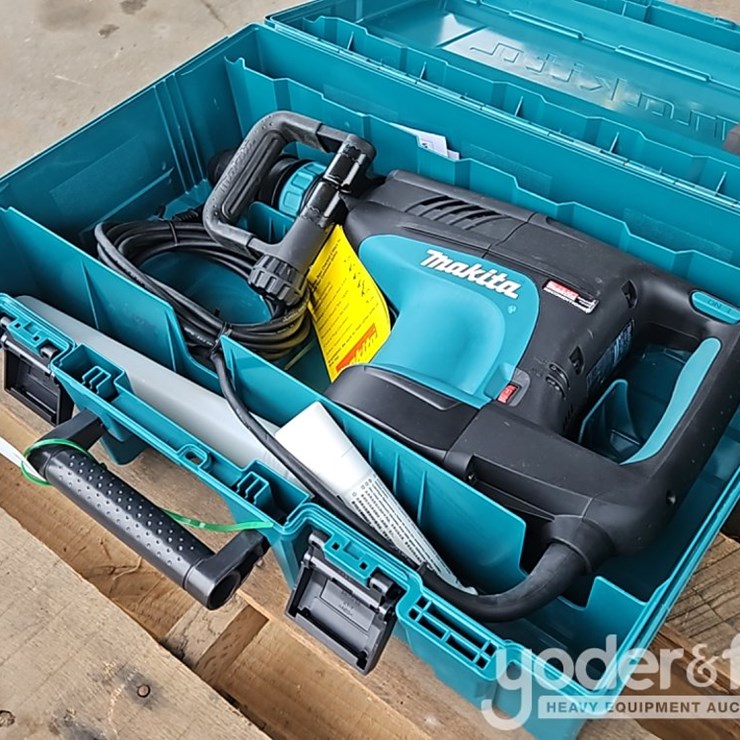Makita HM1203C
