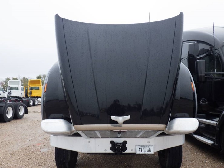 peterbilt-567-image-28