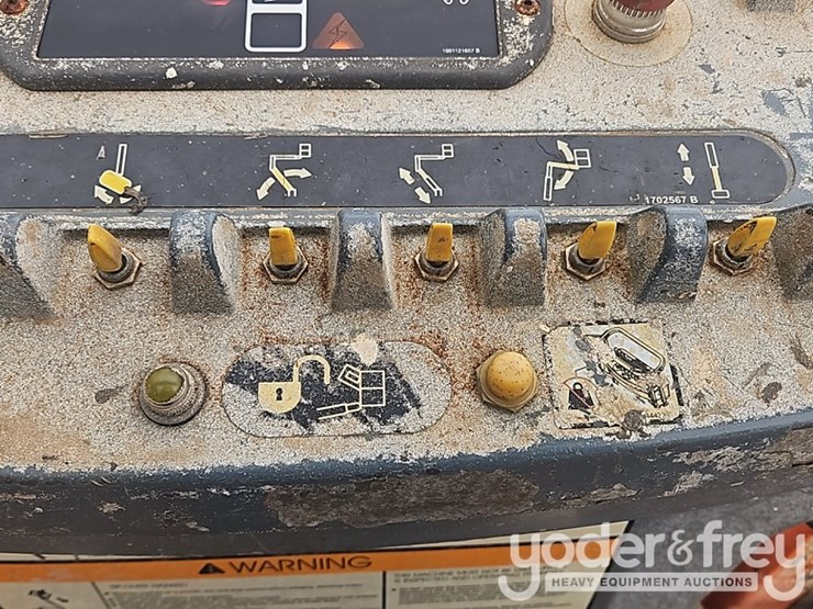 2016-jlg-800aj-image-36