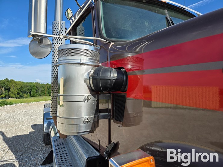 2013-kenworth-w900-image-16