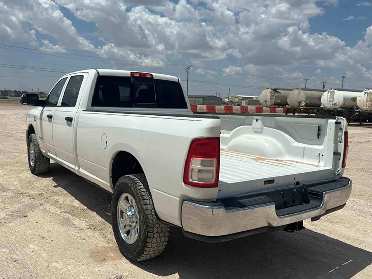 2019-dodge-ram-3500-image-4